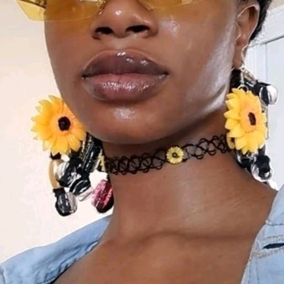 💖 2/$30 Boho Yellow big oversized Sunflower Floral drop yellow flower Earrings - Picture 6 of 9